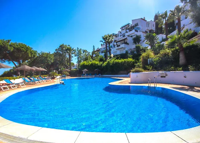 Three Bedroom Apartment La Mairena Elviria