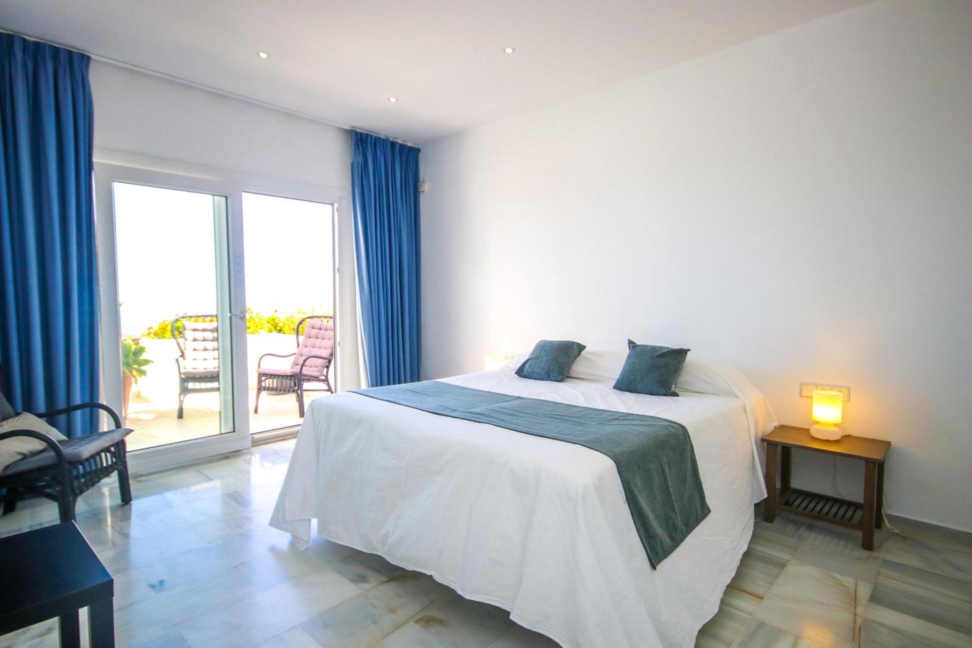 Three Bedroom La Mairena Elviria * Ojén