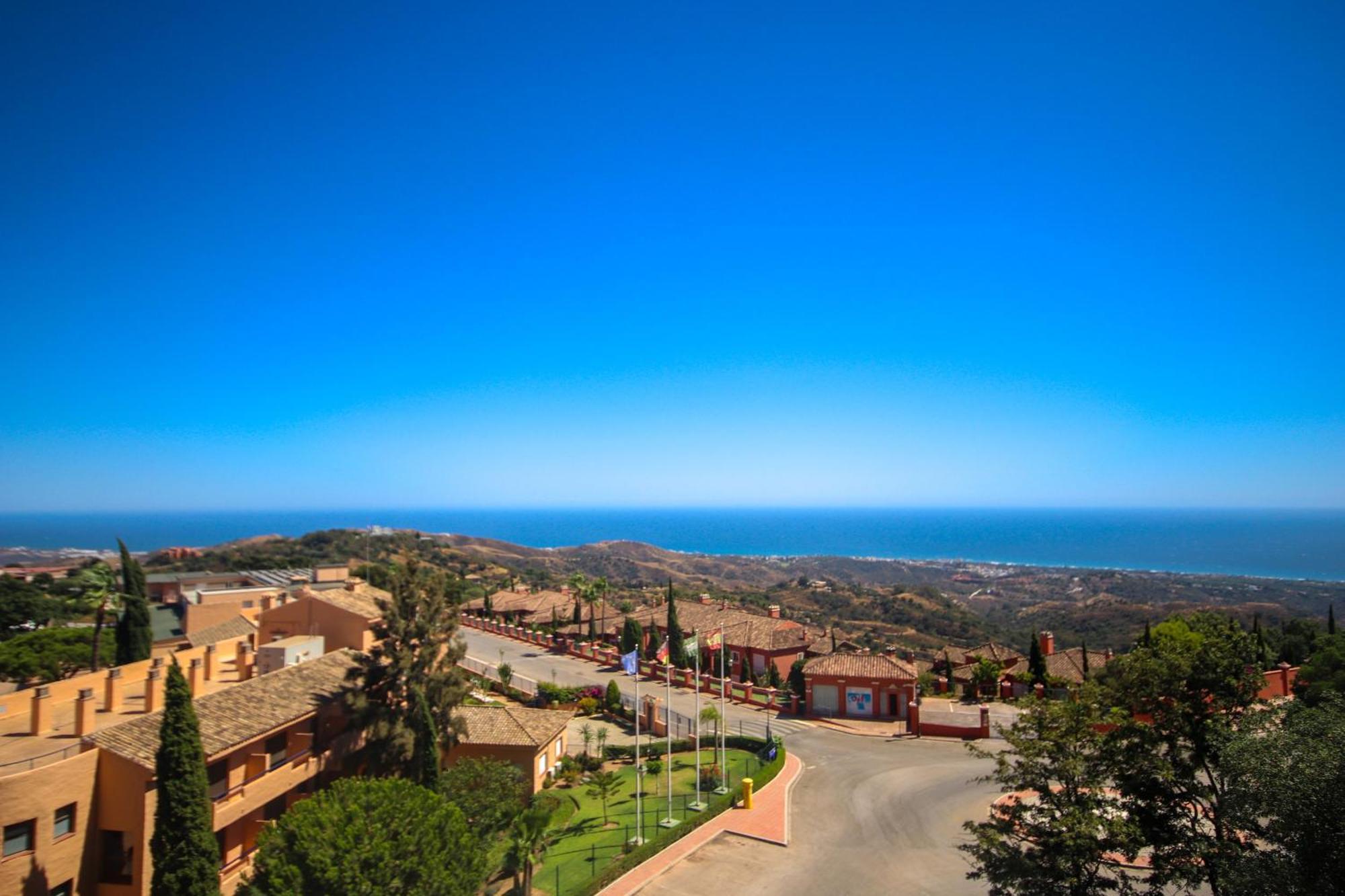Apartment Three Bedroom La Mairena Elviria *